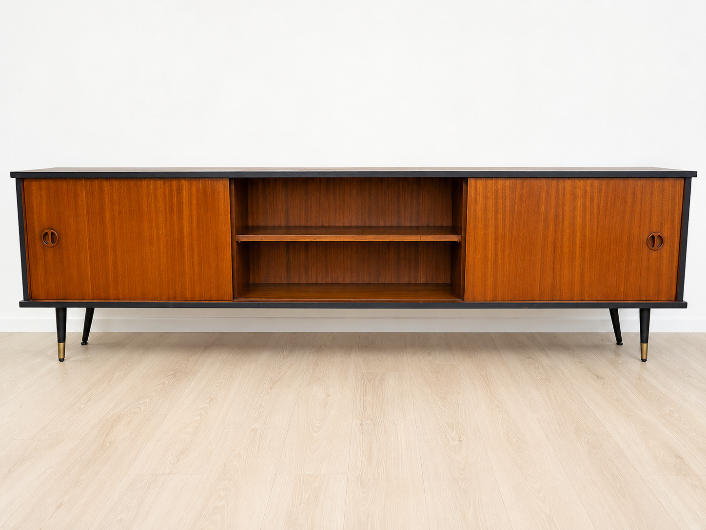 Aparador escandinavo midcentury by Dyrlun Dinamarca 1960’s