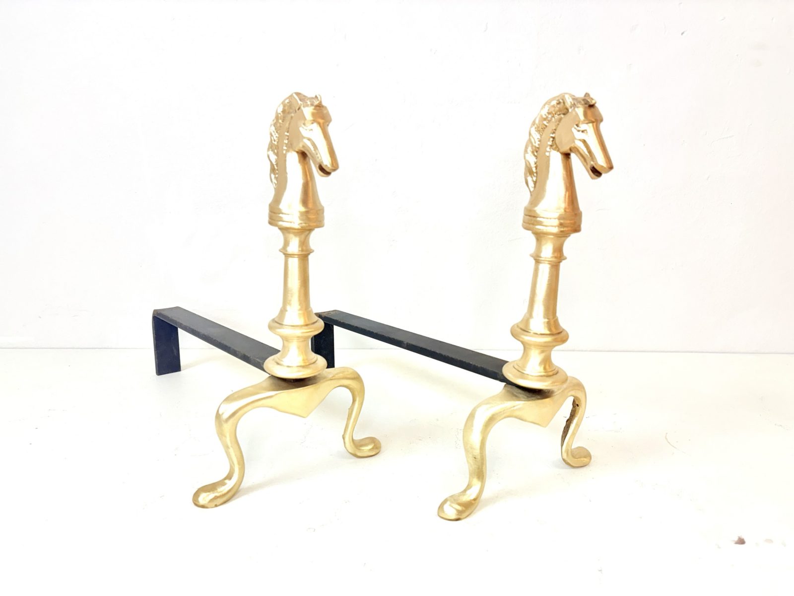 Pareja de Morillos victorianos Equus en bronce y pie de forja Inglaterra 1930’s