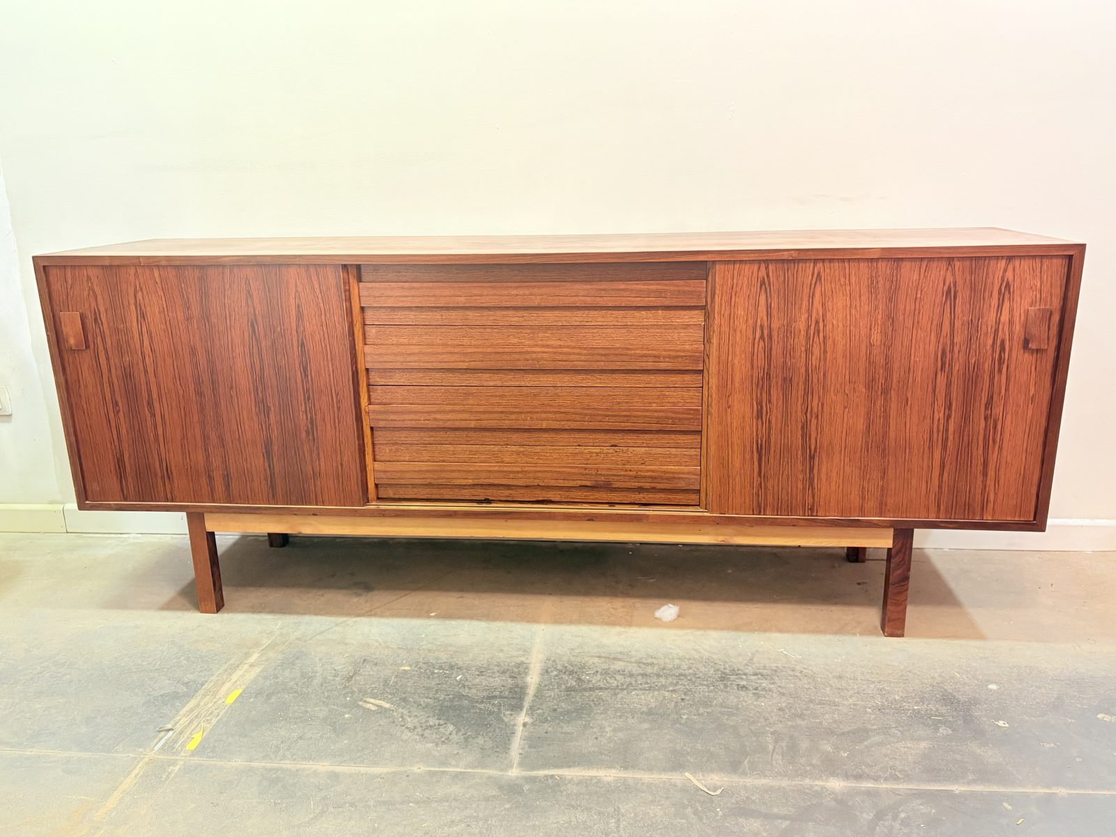 Aparador danés midcentury by PMJ Viby 1960’s