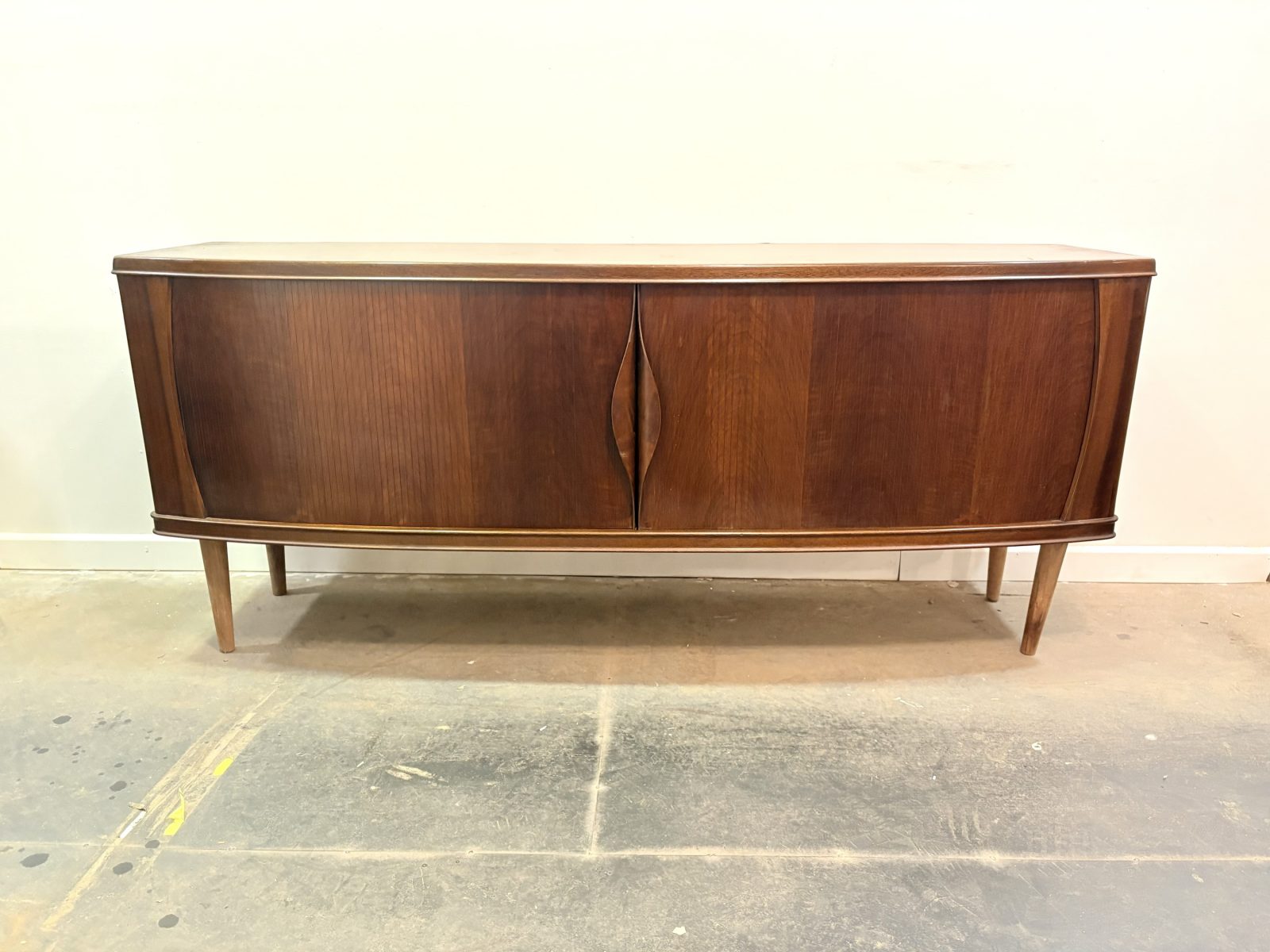 Aparador escandinavo midcentury by Carlo Jenssen Dinamarca 1960’s