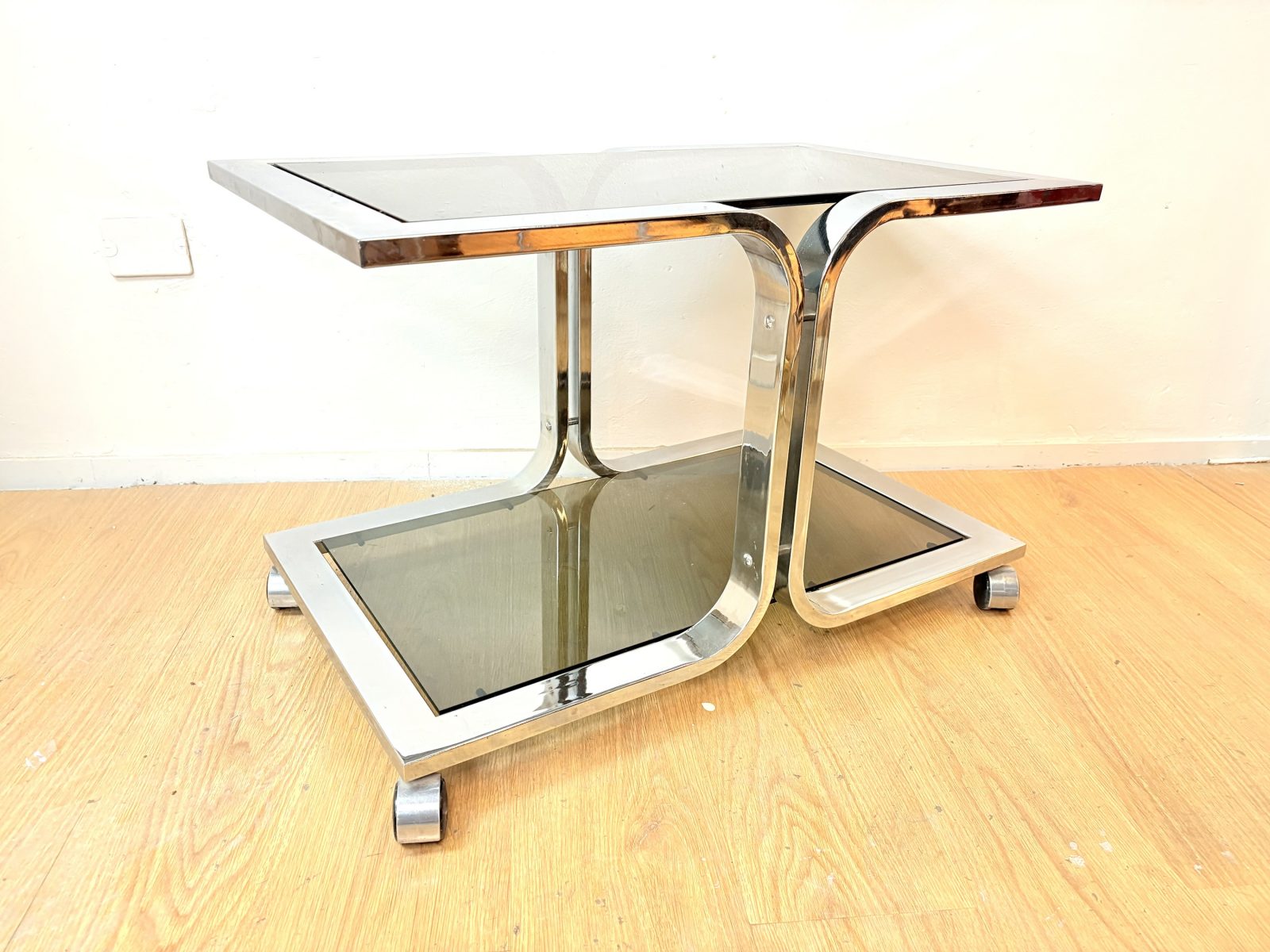 Mesa auxiliar cromada by Diseños Dico España 1960’s