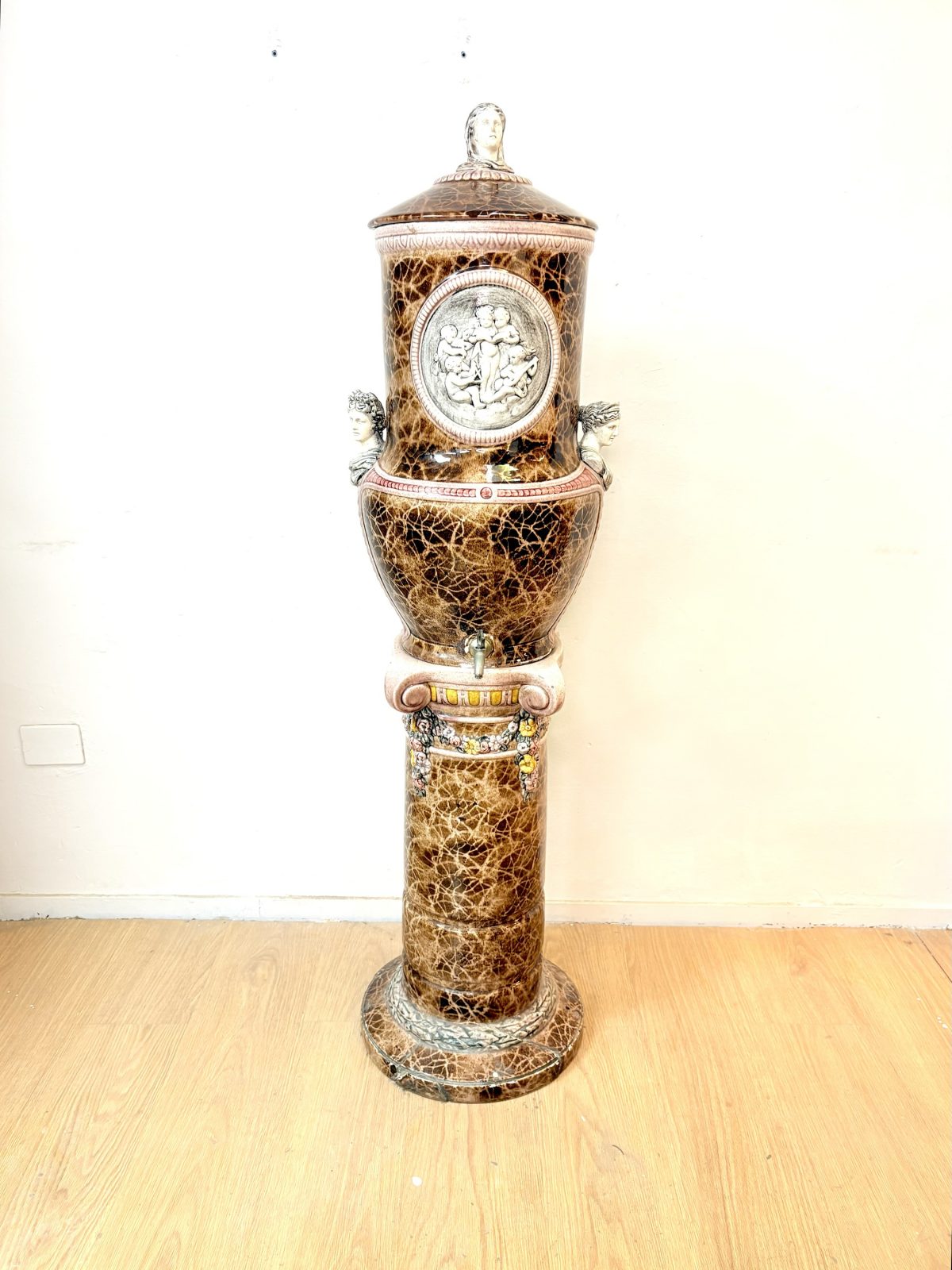 Antigua pila de agua Terra Sigillata Italia circa 1920’s