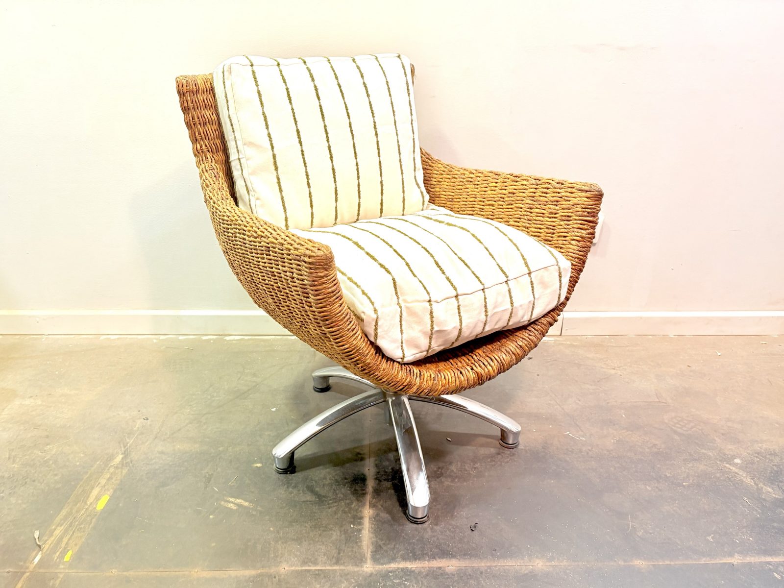 Butaca Swivel de mimbre trenzado 1980’s