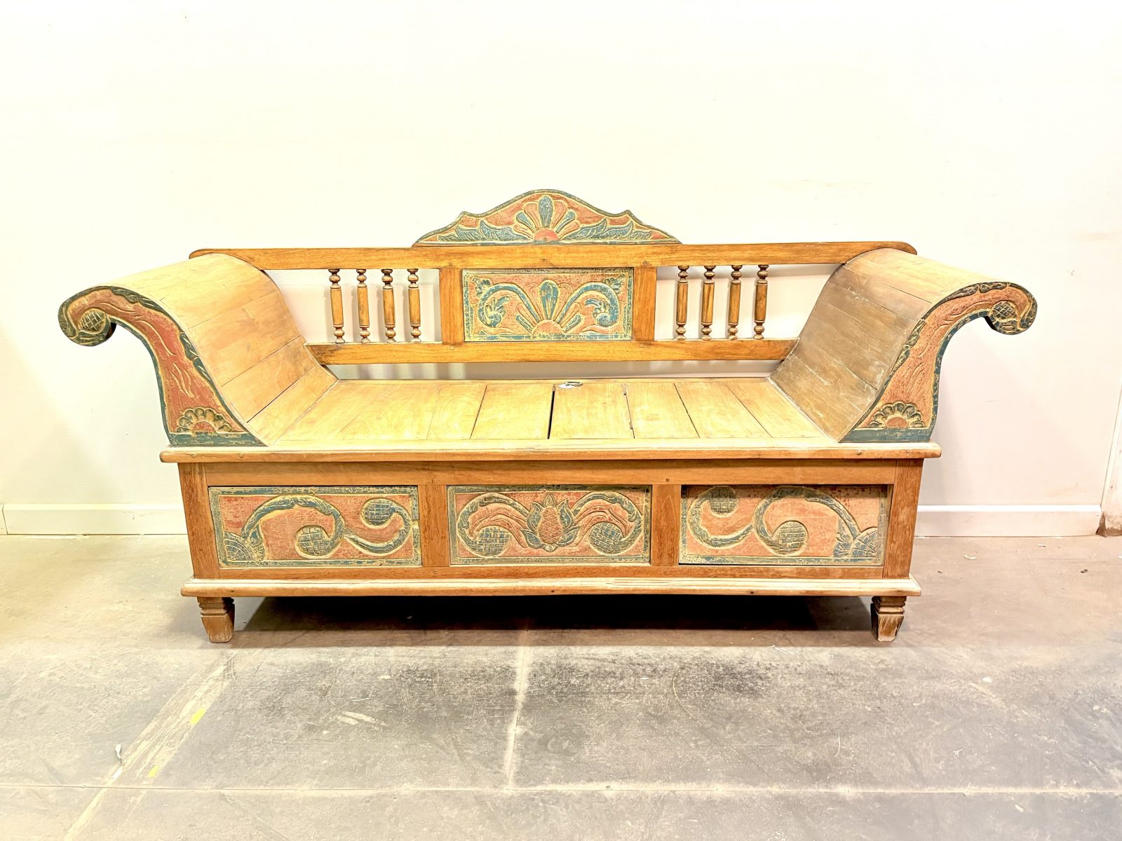 Antiguo banco victoriano By William Morris Line movimiento Art&Crafts Inglaterra ppos S.XX