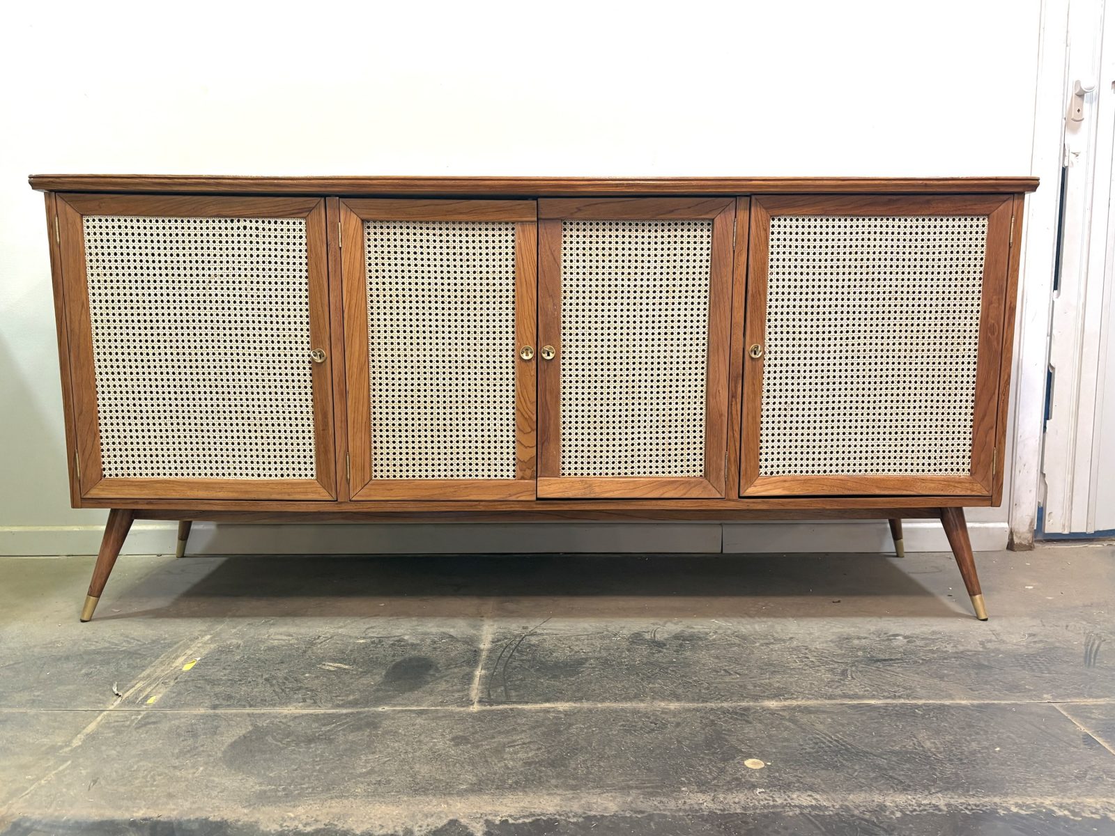 Aparador escandinavo en madera de teca y ratàn 1960’s