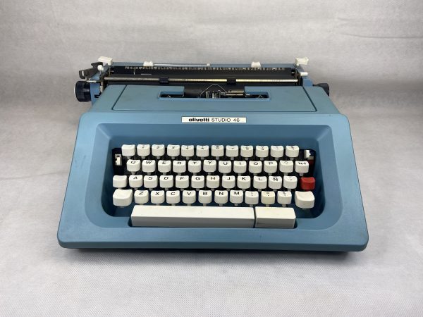 Máquina de escribir “Olivetti Studio 46” diseñada por Mario Bellini en 1973